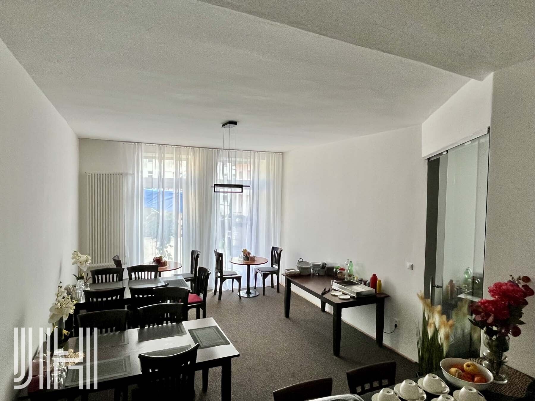 Prodej měšťanského domu s obchodními prostory, penzionem a dvěma byty