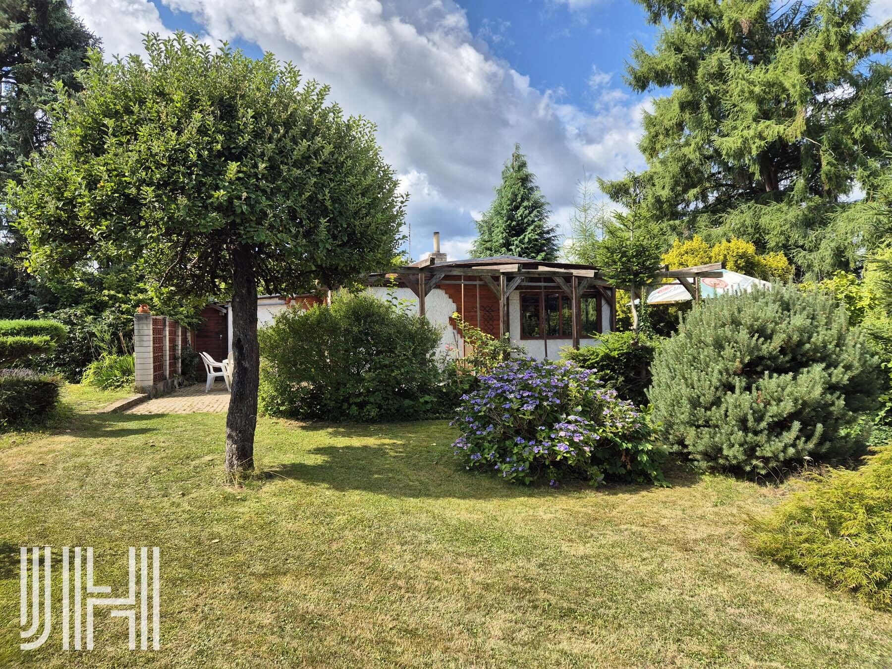 Prodej chaty s úžasnou zahradou zajišťující maximální soukromí