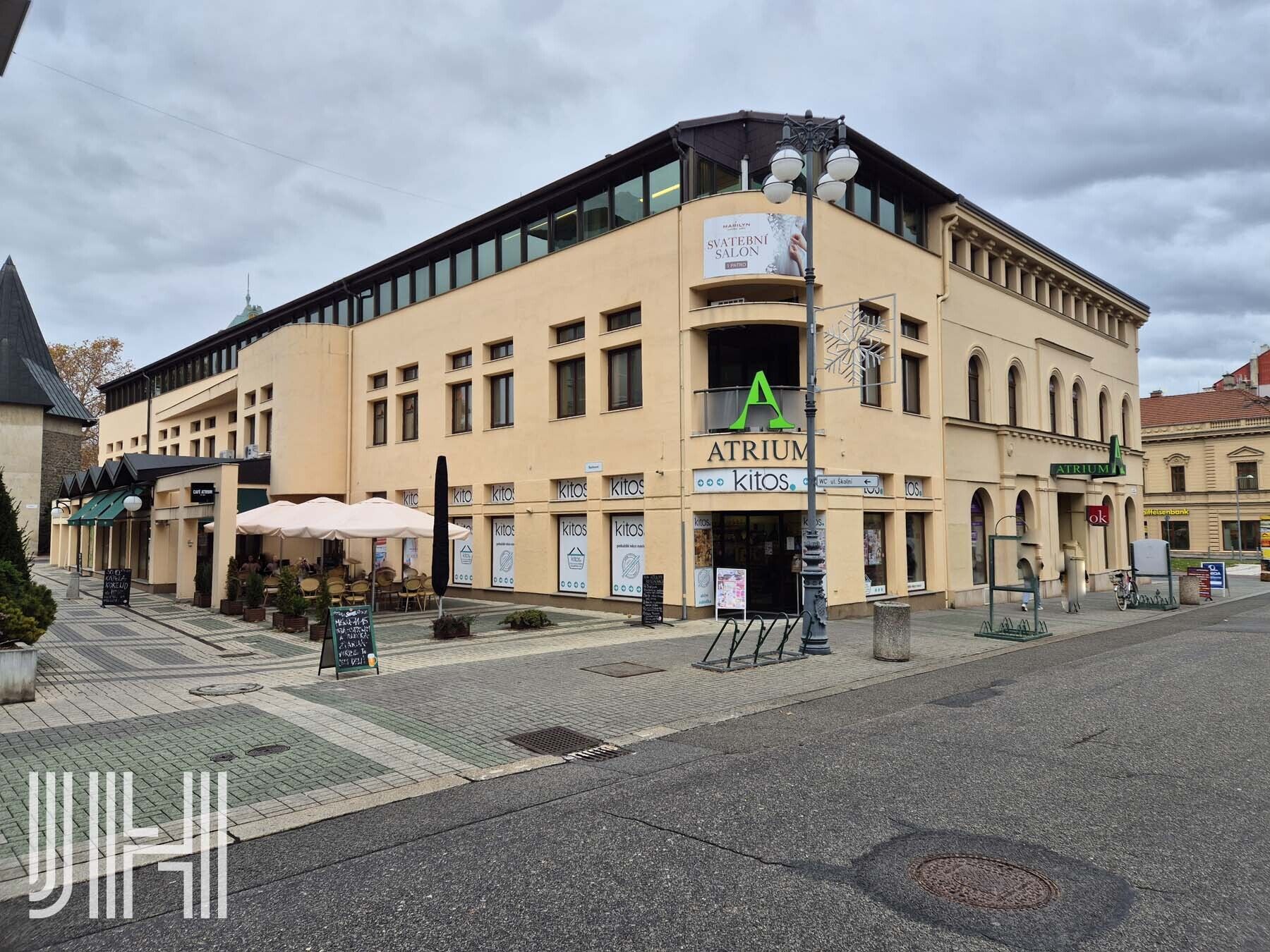 Pronájem dvoupodlažních obchodních prostor na pěší zóně