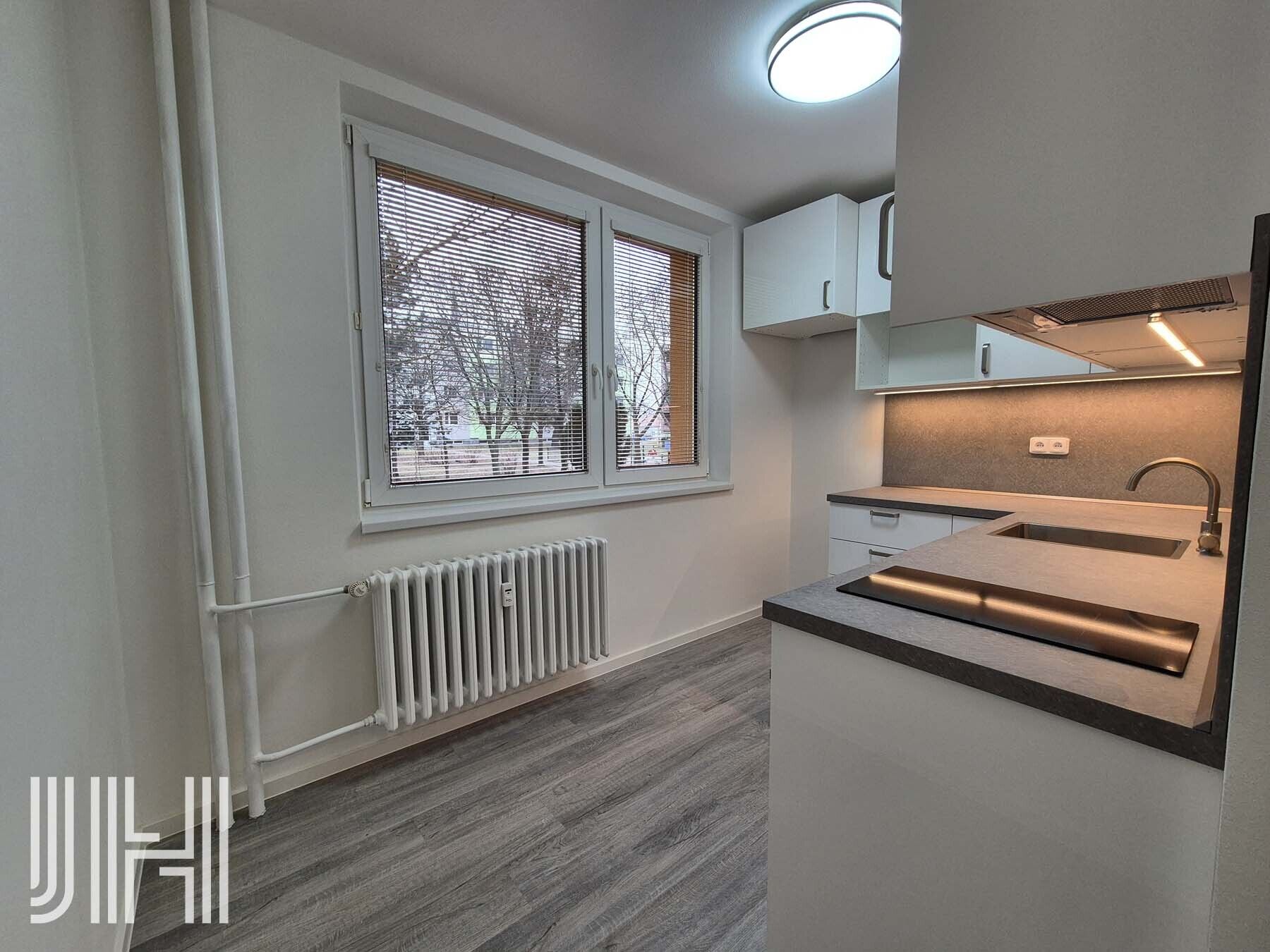 Pronájem velmi pečlivě zrekonstruovaného bytu 1+1