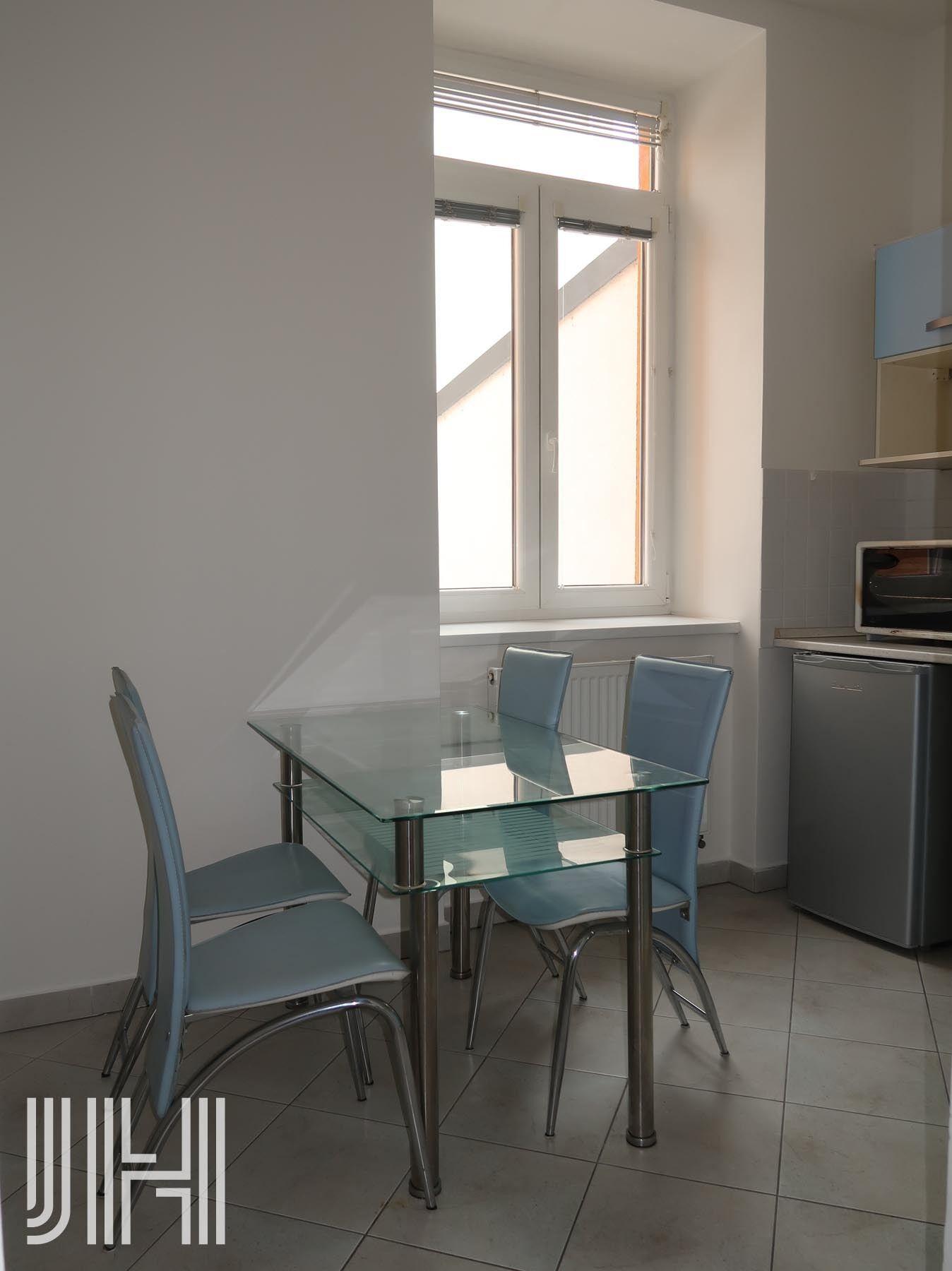 Pronájem velkého cihlového bytu 1+1