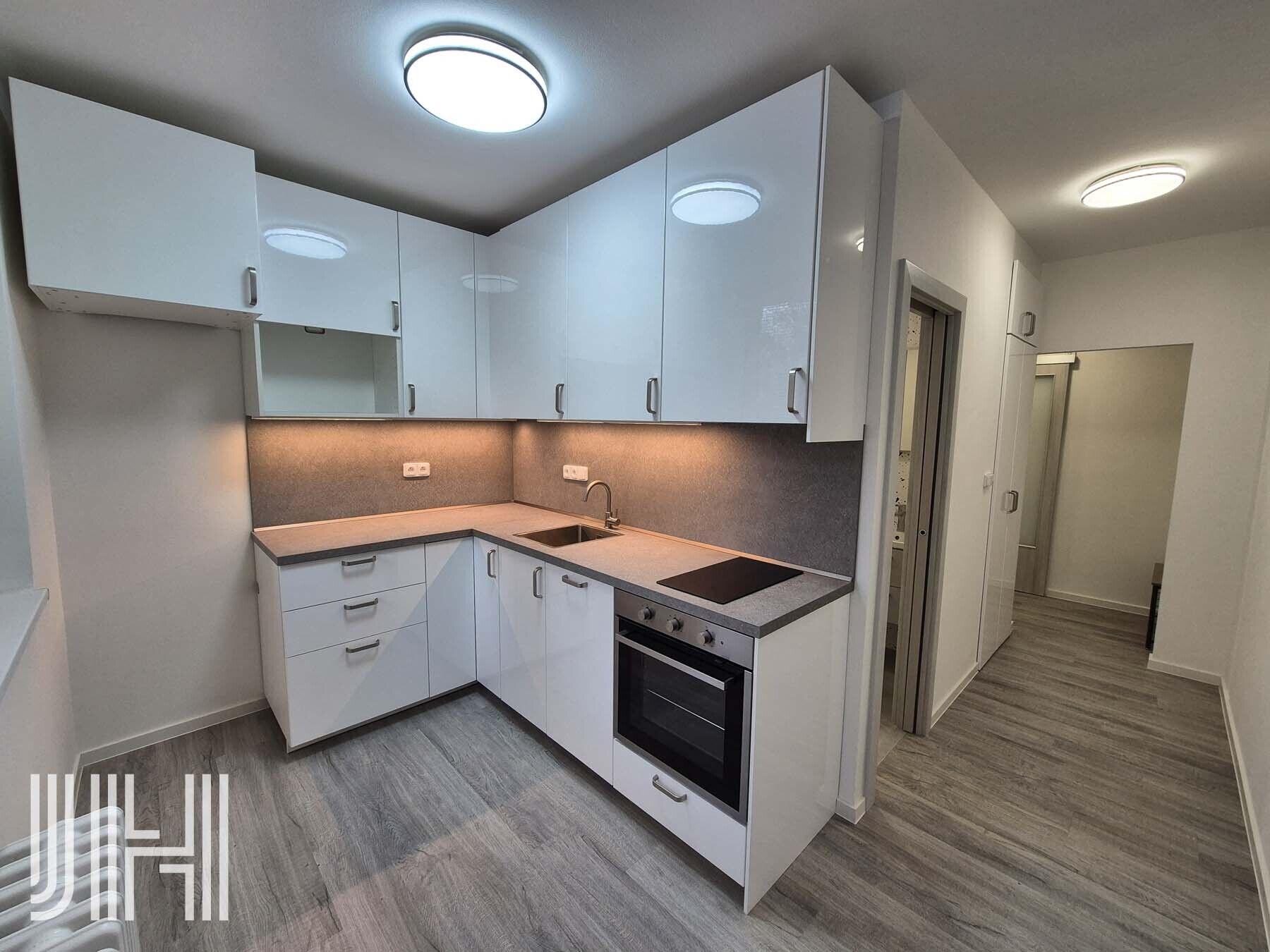 Pronájem velmi pečlivě zrekonstruovaného bytu 1+1