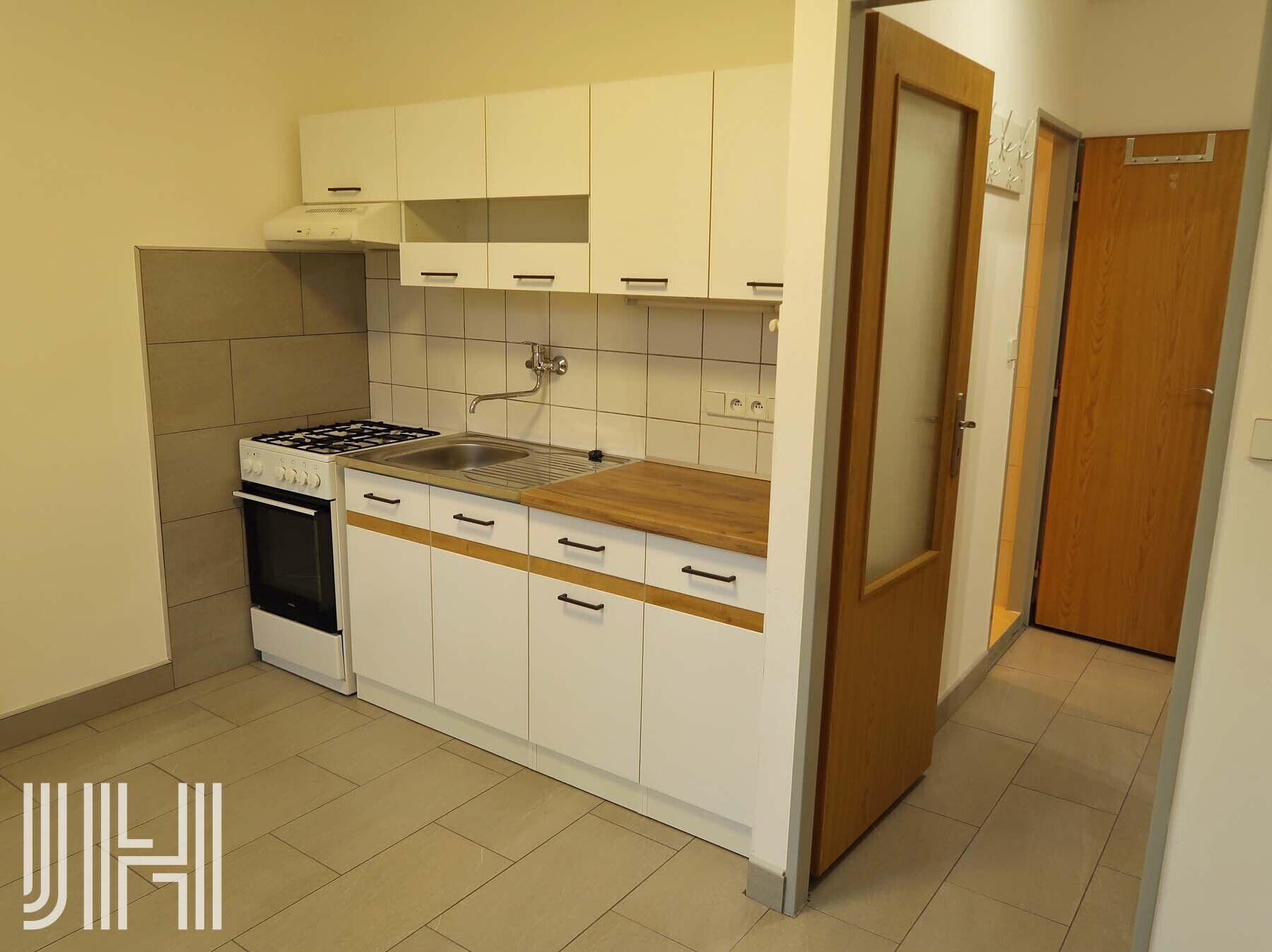 Pronájem udržovaného bytu 1+1 s lodžií