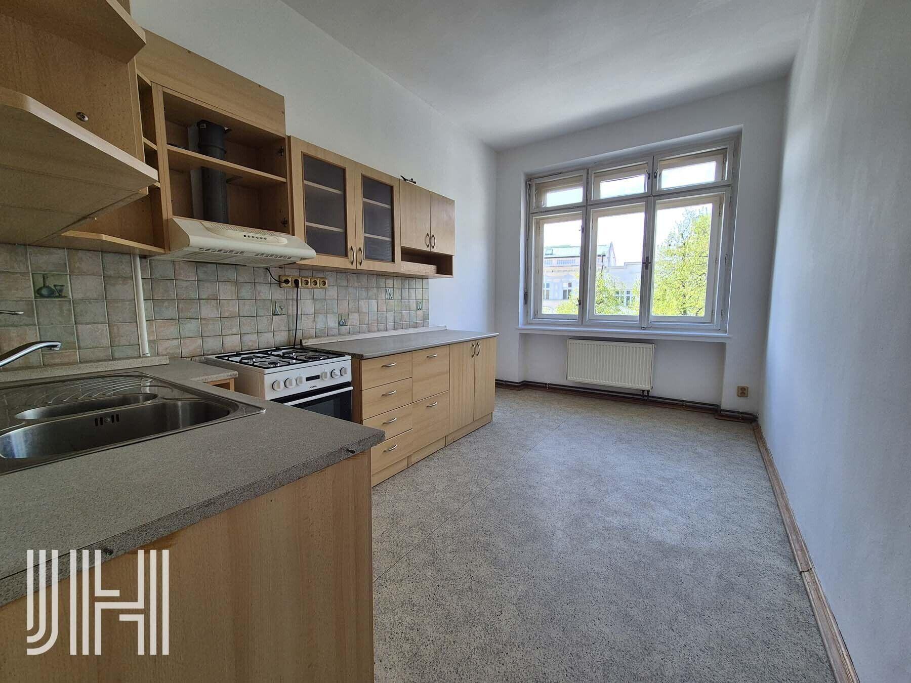 Pronájem bytu 2+1 v centru Prostějova s výhledem na náměstí