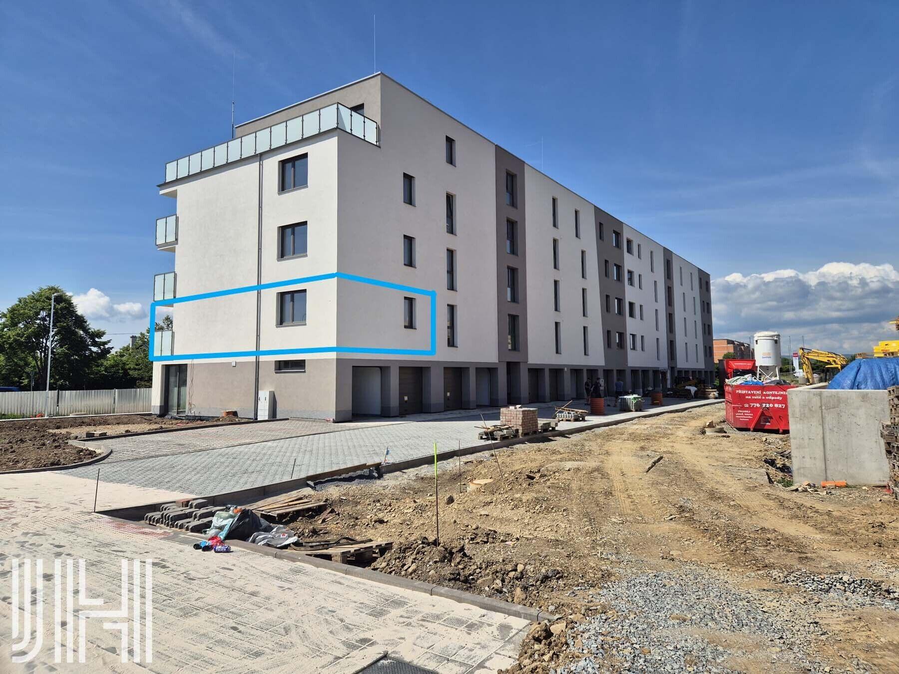 Prodej nově dokončeného bytu 3+kk s garáží u lesoparku Hloučela