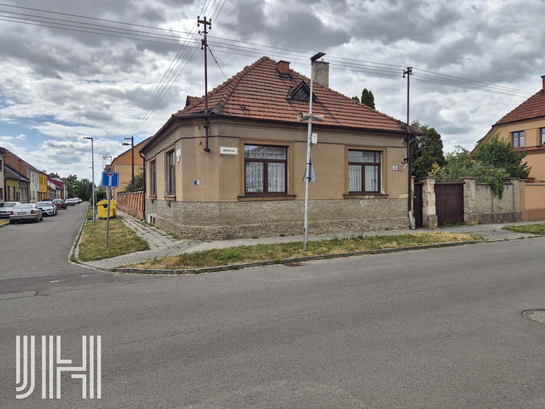 Prodej domu na opravu s úžasným pozemkem