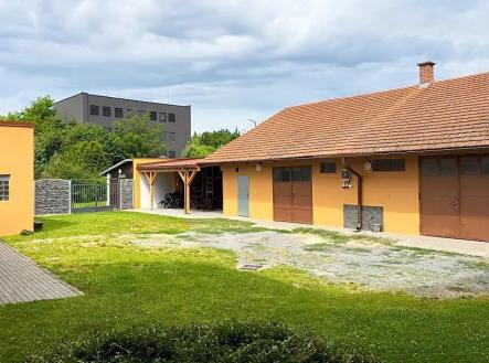 Prodej nájemního domu, 975 m²