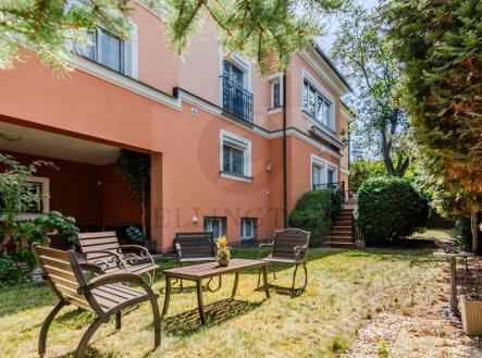 Prodej nájemního domu, 715 m²