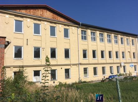 Pronájem obchodní prostor, 200 m²