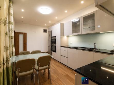 Prodej bytu, 2+1, 87 m²