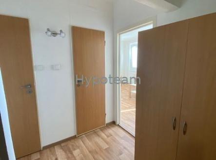 předsíň, vstup do koupelna a na WC