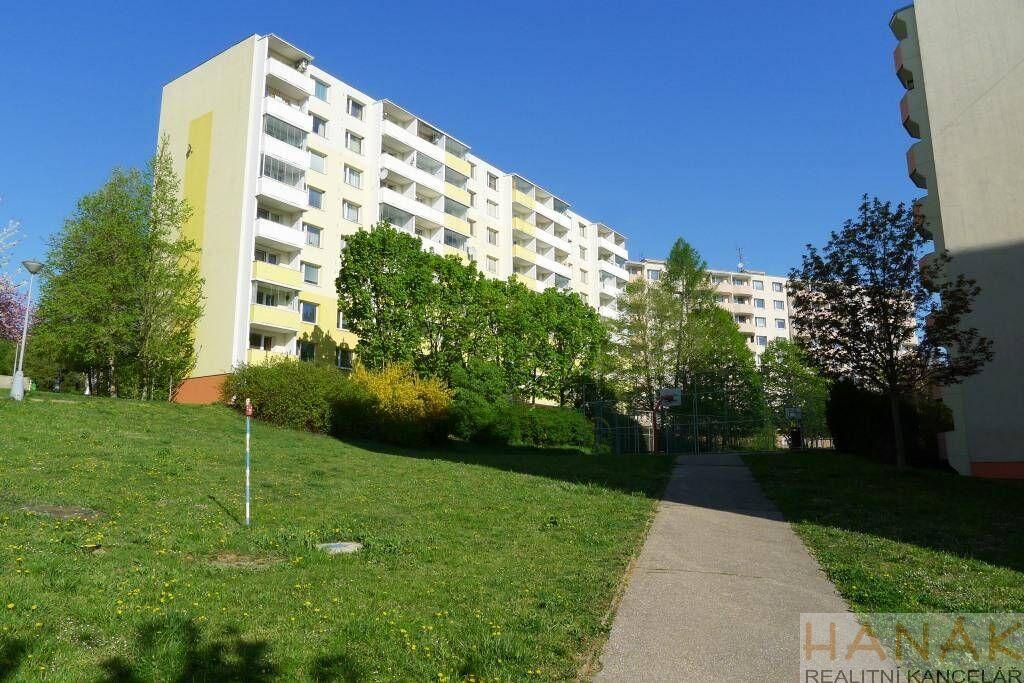 Pronájem pěkného panelového bytu 1+1 v Brně - Kohoutovice.