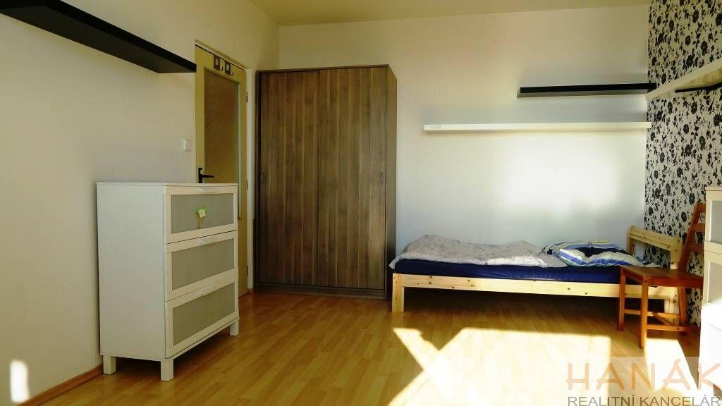 Pronájem pěkného panelového bytu 1+1 v Brně - Kohoutovice.