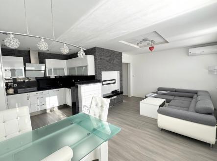 Pronájem bytu, 4+kk, 92 m²