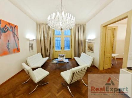 Pronájem kanceláře, 630 m²