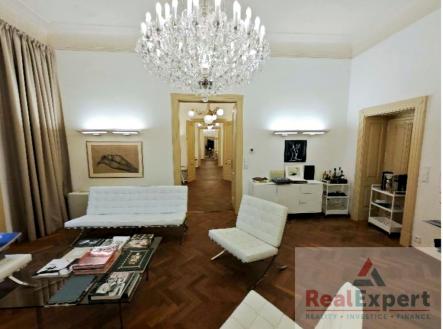 Pronájem kanceláře, 630 m²