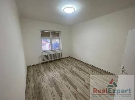 Pronájem bytu, 1+1, 403 m²