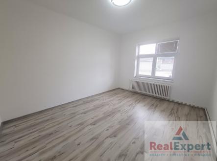 Pronájem bytu, 1+1, 403 m²