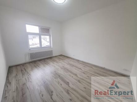 Pronájem bytu, 1+1, 403 m²