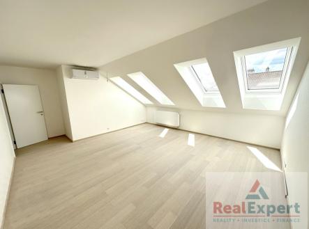 Pronájem bytu, 2+kk, 52 m²