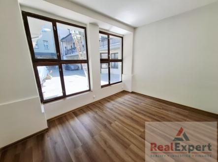 Pronájem obchodní prostor, 70 m²