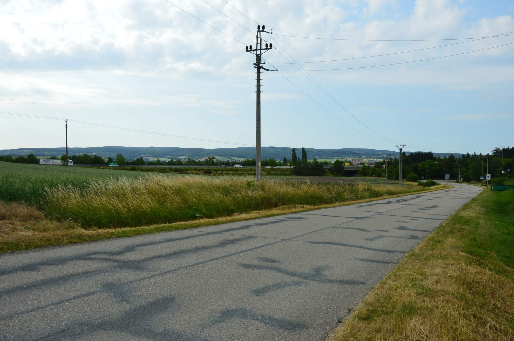 pohled na pozemek směrem k dálnici