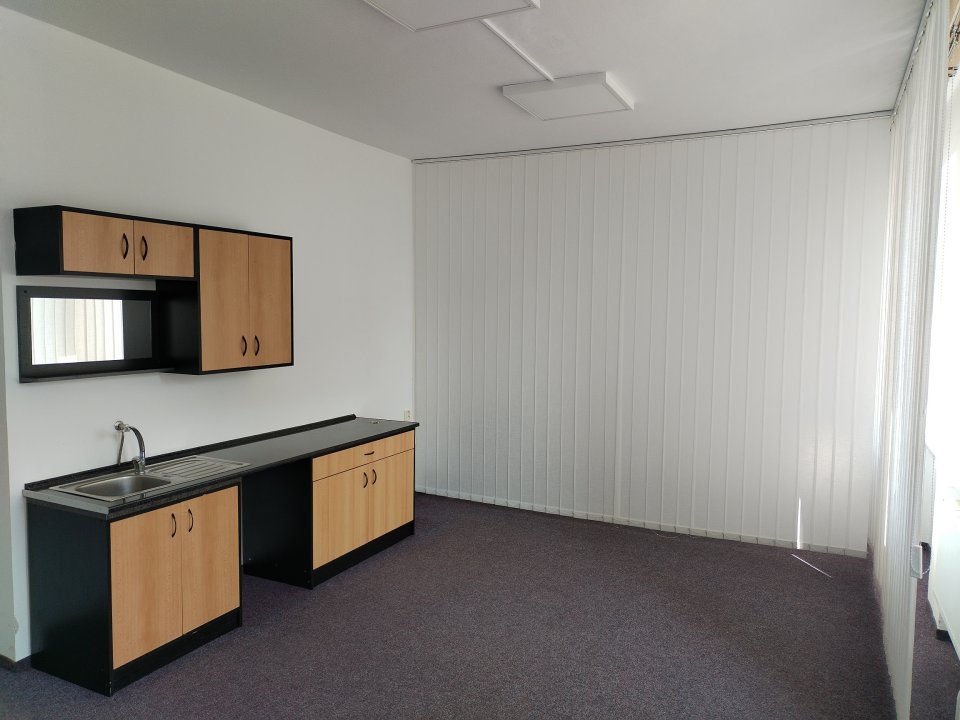 Obch. galerie Globus, Jihlava, pronájem obchodního prostoru 21 m2