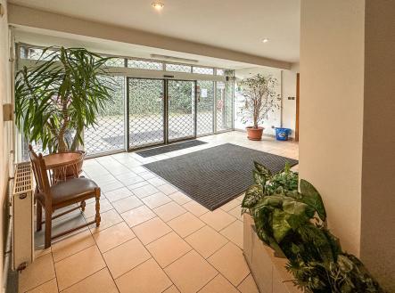 Pronájem - restaurace, 565 m²