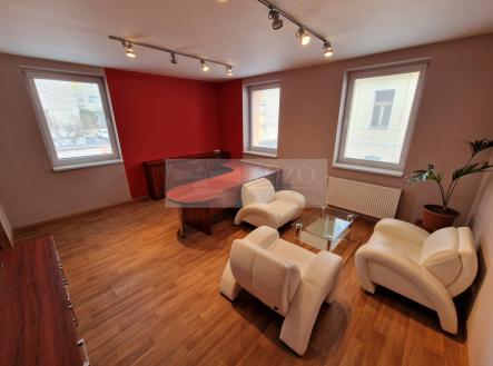 Pronájem obchodní prostor, 158 m²