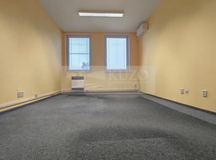 Pronájem kanceláře, 71 m²
