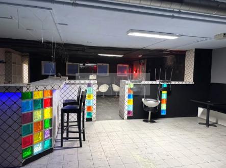 Pronájem obchodní prostor, 217 m²