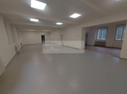 Pronájem obchodní prostory, 182 m²