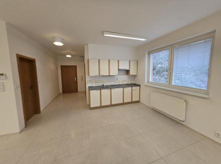 Pronájem kanceláře, 76 m²