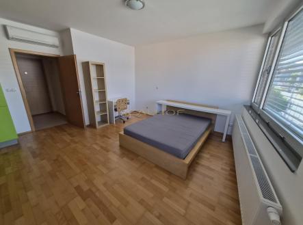 Pronájem bytu, 1+kk, 31 m²