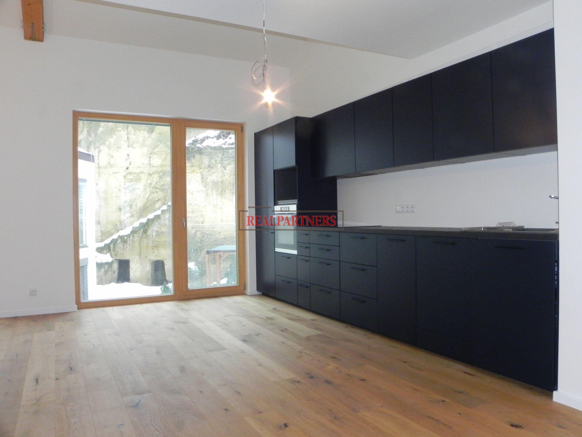 Chcete se ihned nastěhovat do bytu 3+kk o celkově ploše 107m2?