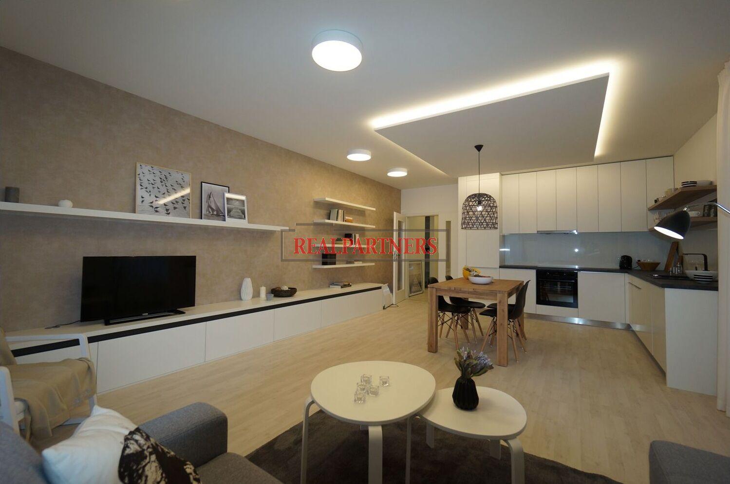 Postoupíme nový družstevní byt o dispozici 3+kk ploše 74m2 + terasa 7,4m2 + předzahrádkou 34,7m2