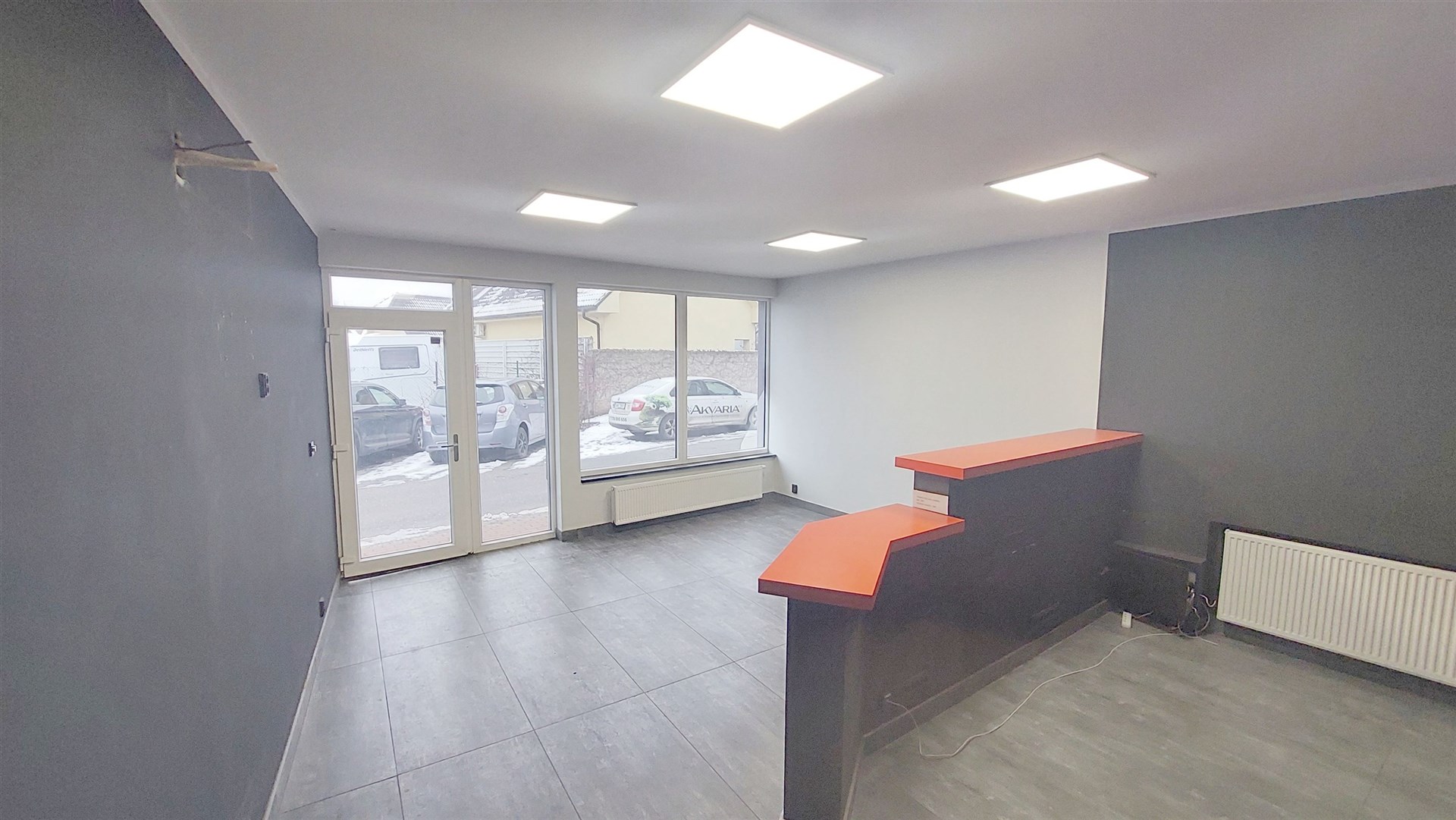 výloha v hlavním prostoru