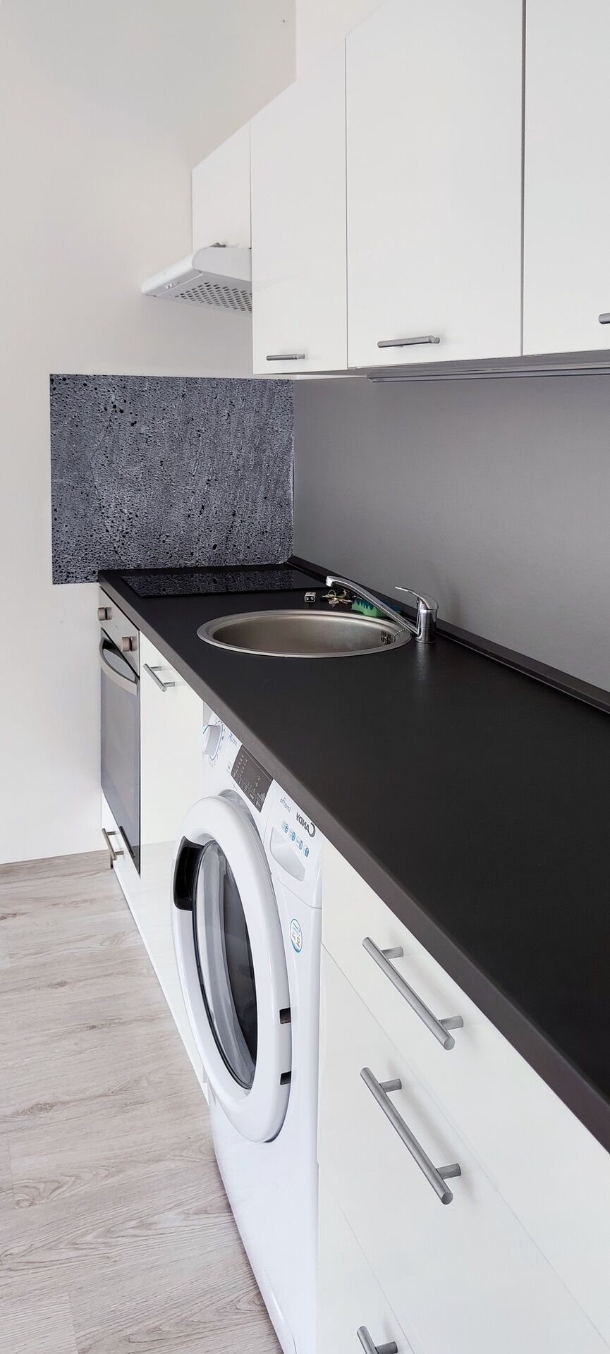 Pronájem bytu 1+1 se dvěmi lodžiemi, 50m2