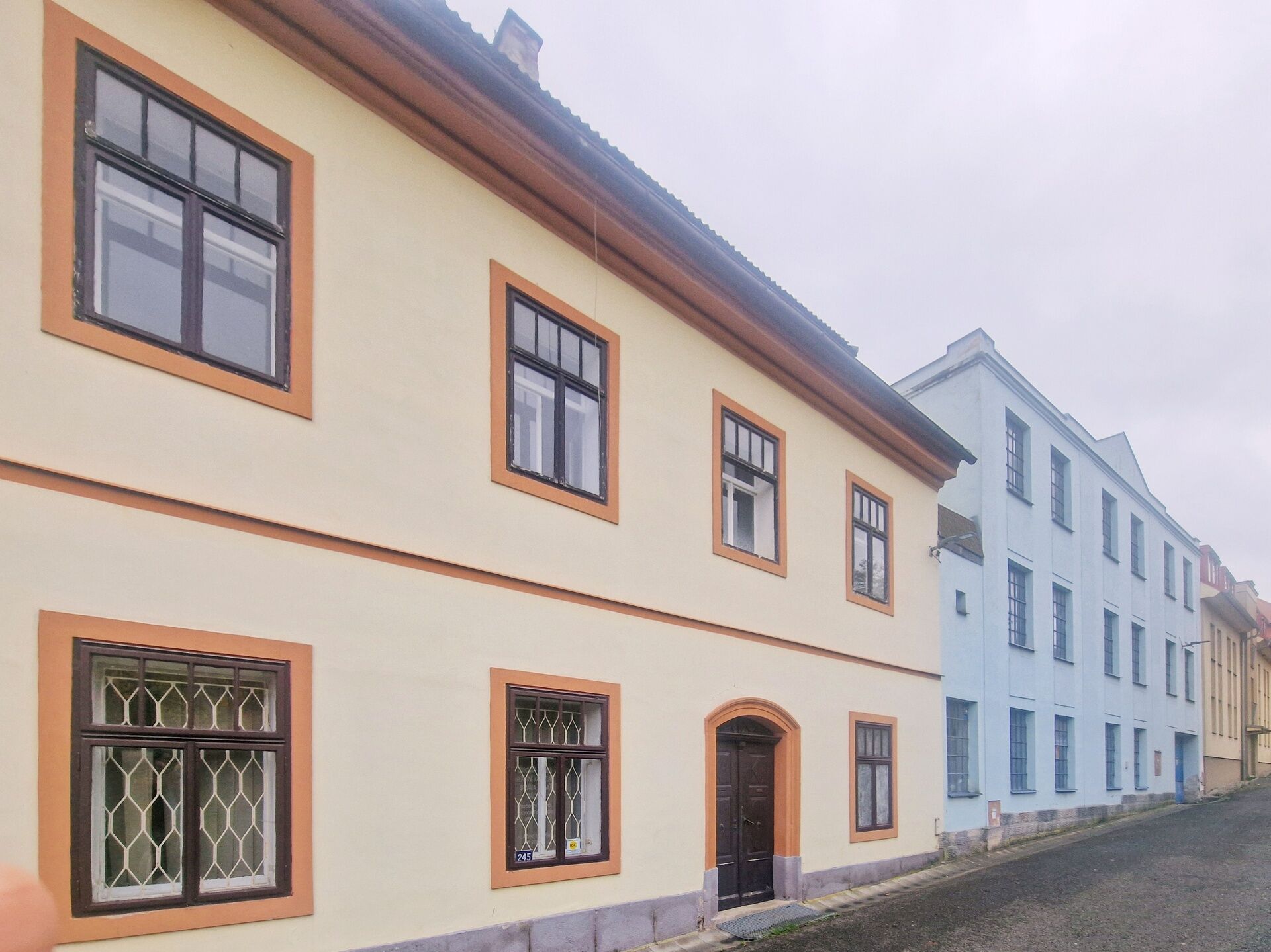 Prodej dvou propojených nemovitostí – bydlení i podnikání na jednom místě, Zákupy u České Lípy