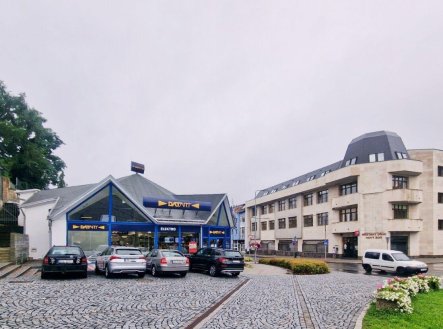 Pronájem obchodní prostory, 820 m²