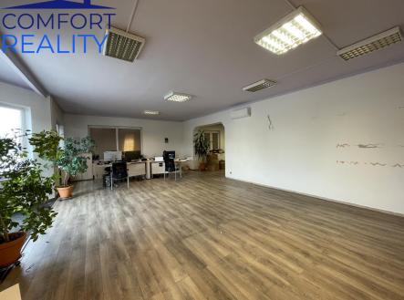 Pronájem kanceláře, 90 m²