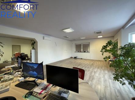 Pronájem kanceláře, 90 m²