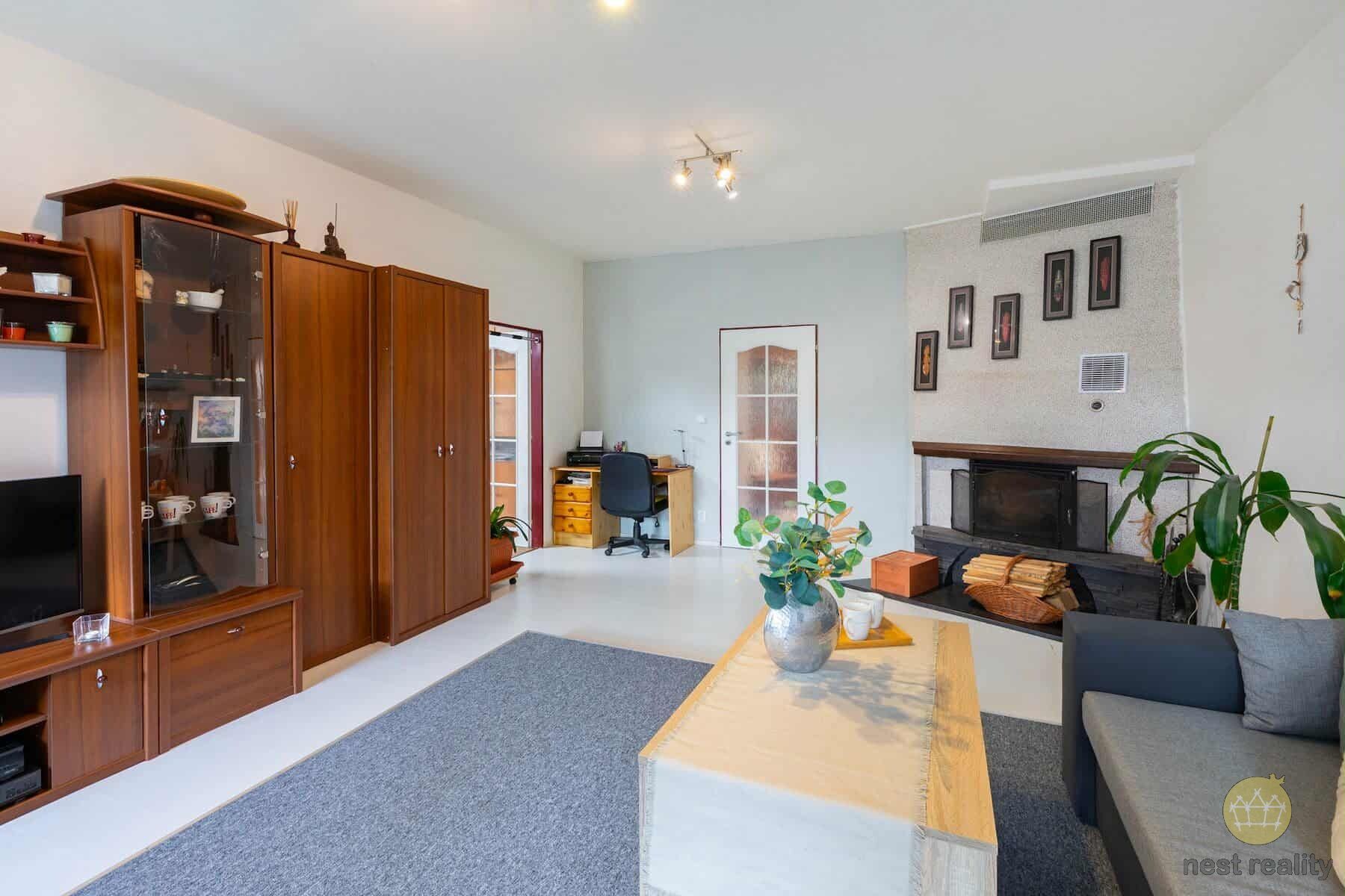 Prodej domu 2+1, výměře 95 m2 s pozemkem 608 m2 v obci Zdebuzeves, Divišov, okres Benešov.