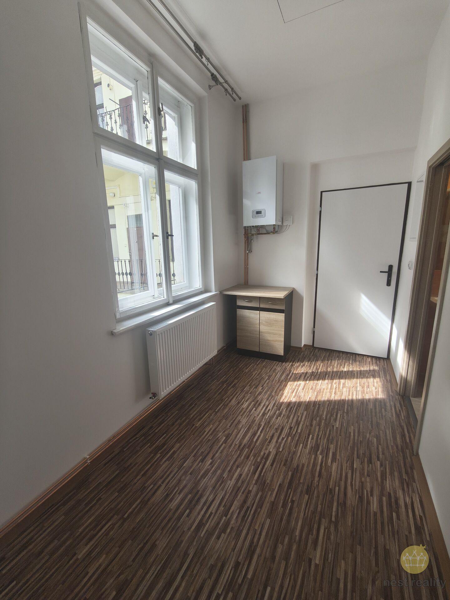 Pronájem bytu 1+1, 42 m2, Praha 3 Žižkov, Husitská ulice.