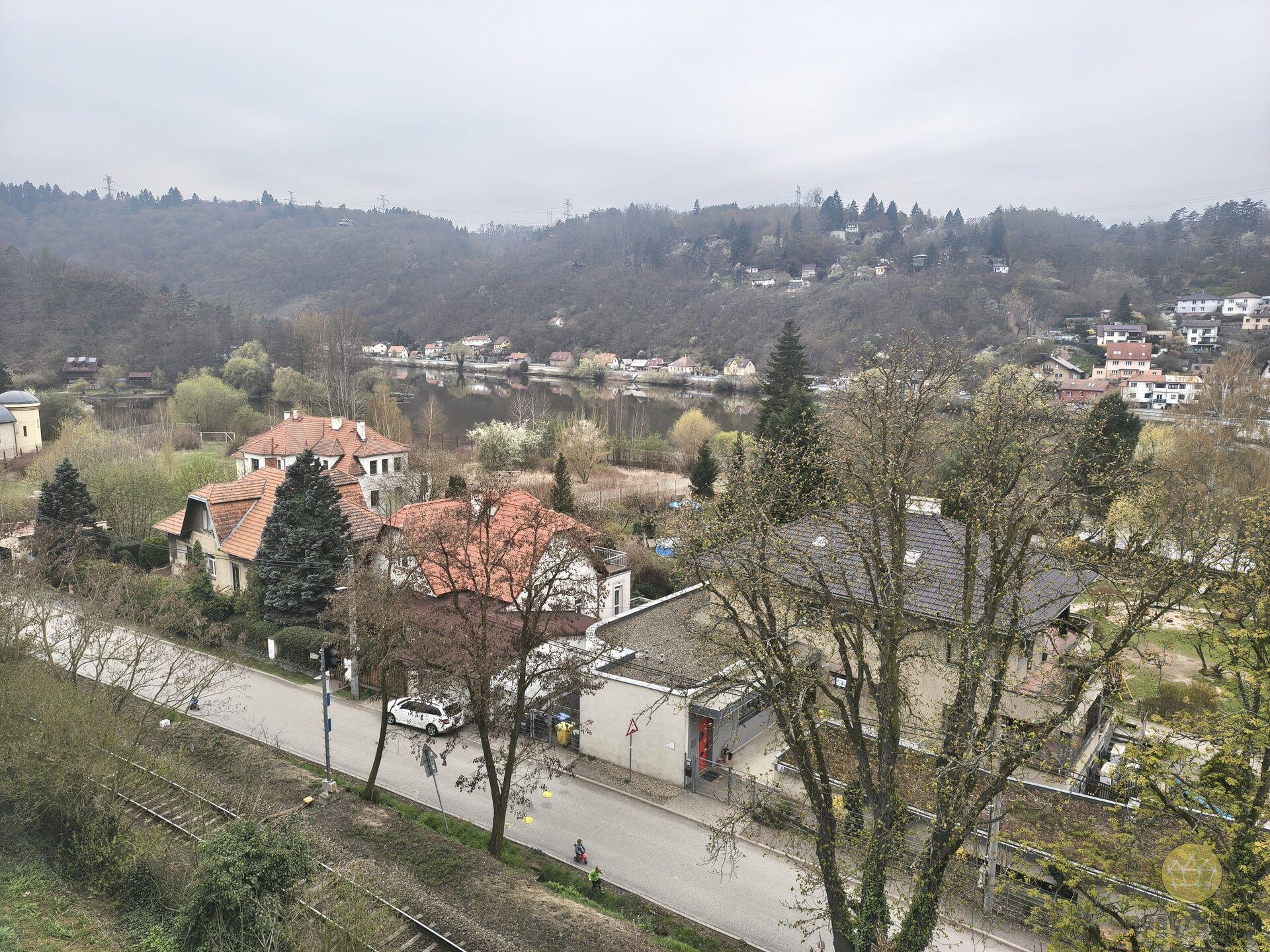 Prodej stavebního pozemku 1166 m2, Petrov - Chlomek, okres Praha - západ, ulice U Vodárny.