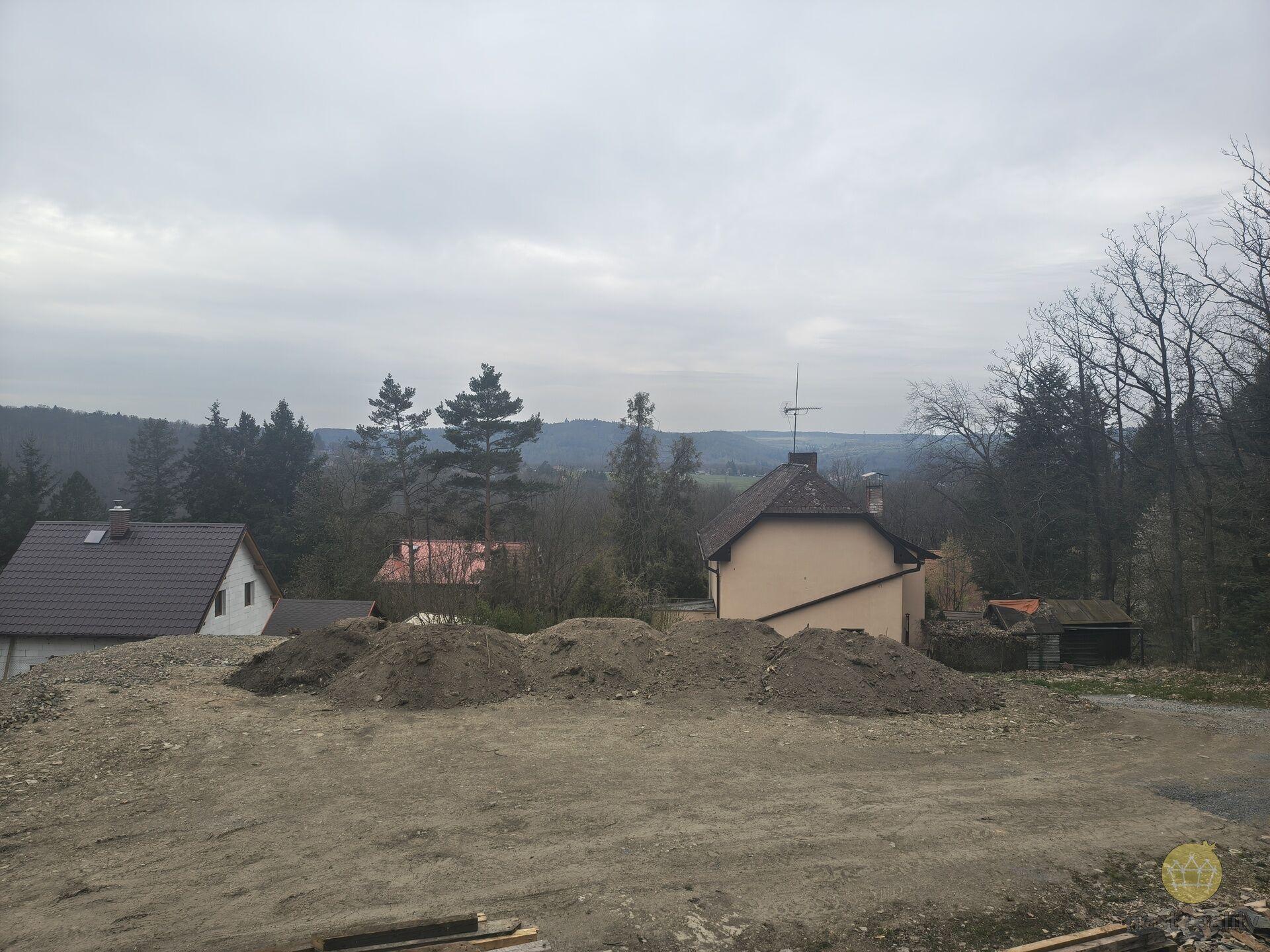 Prodej stavebního pozemku 1166 m2, Petrov - Chlomek, okres Praha - západ, ulice U Vodárny.