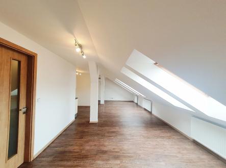 Pronájem bytu, 2+kk, 83 m²