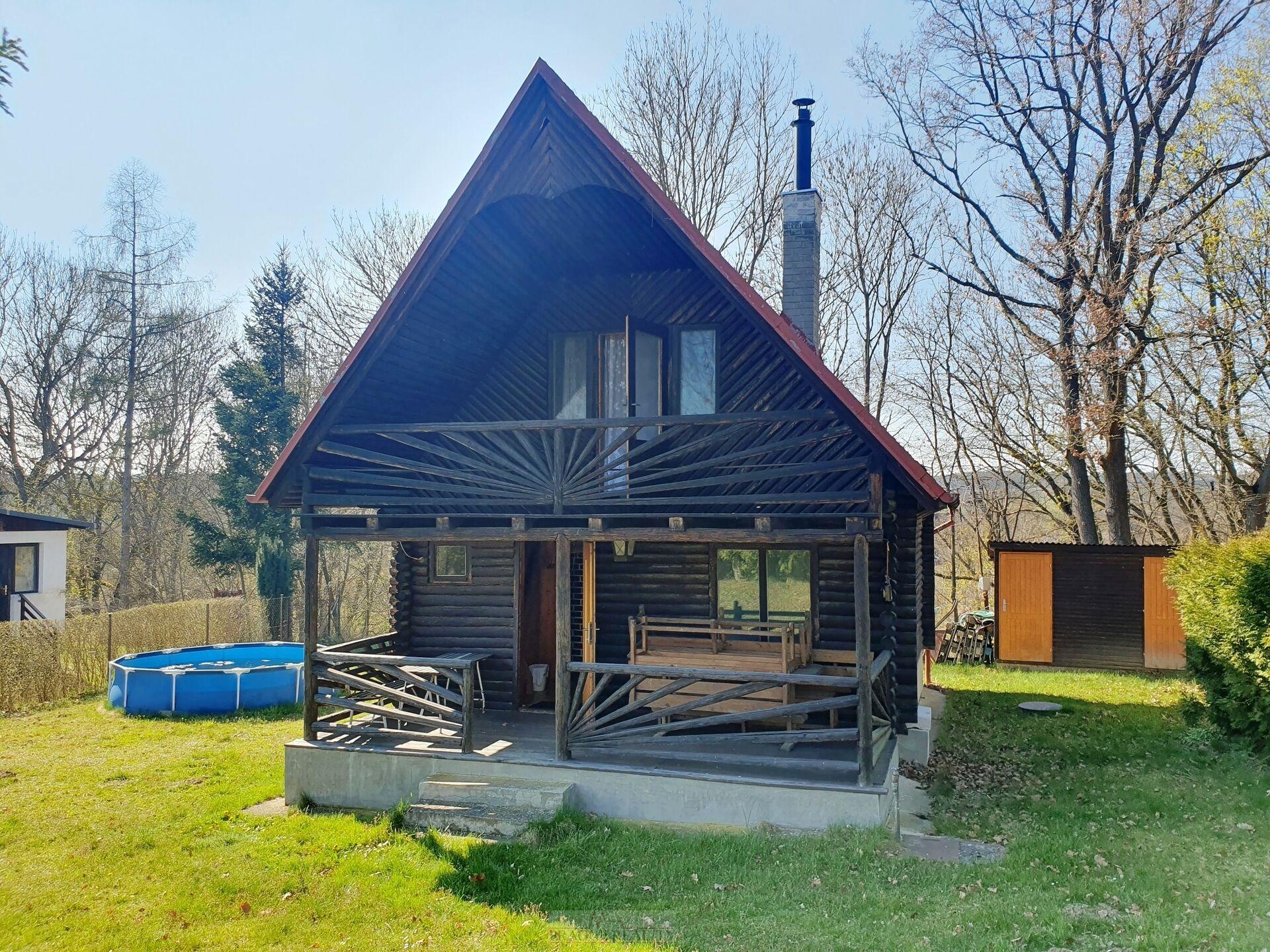 Chata 3+kk s pozemkem 434m2 v malebné krajině pod Blaníkem, obec Kamberk