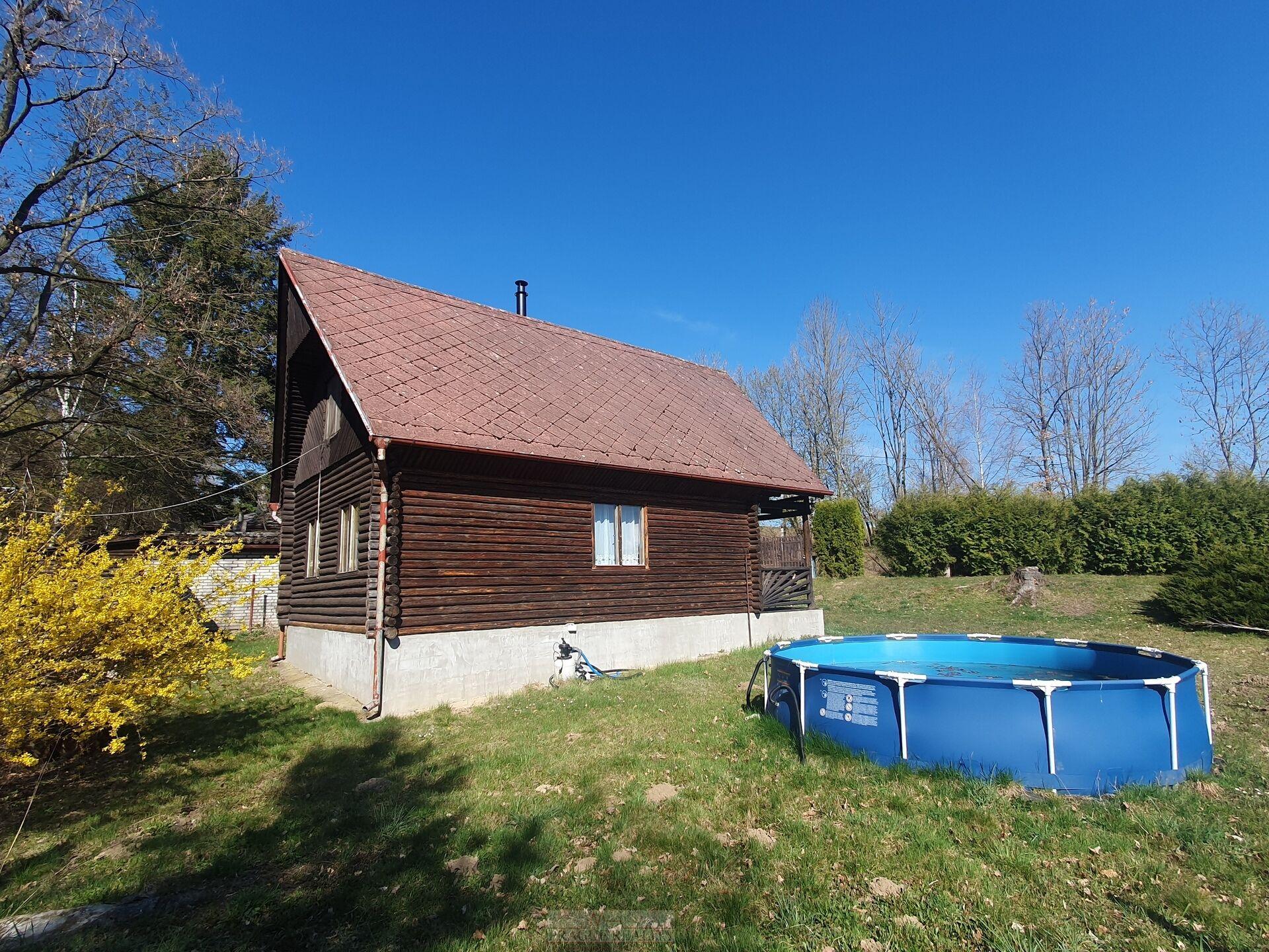 Chata 3+kk s pozemkem 434m2 v malebné krajině pod Blaníkem, obec Kamberk