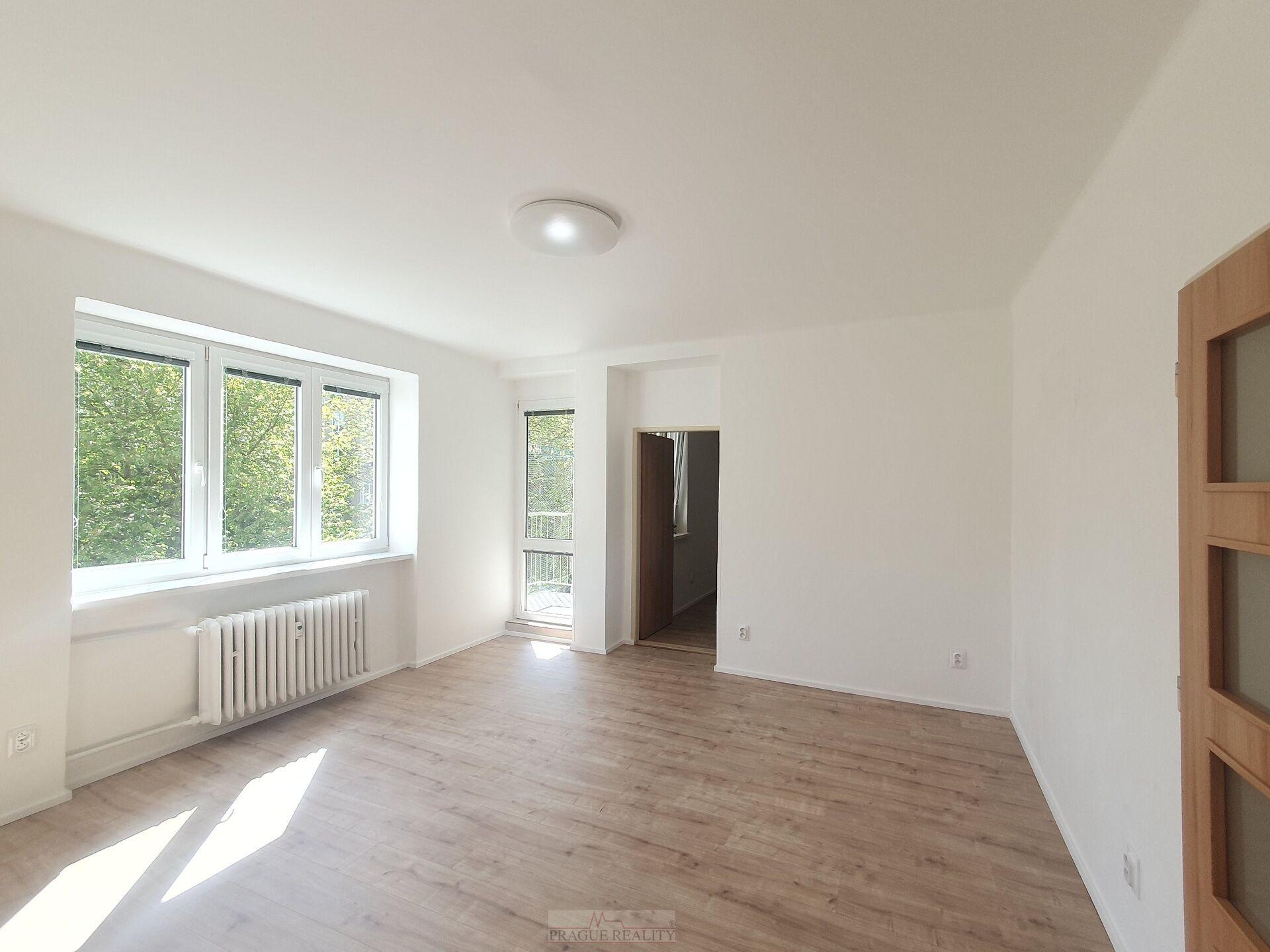 Nově zrekonstruovaný, prostorný byt 2+1 s balkonem, 57m2, P3 Ohrada, ul. Loudova